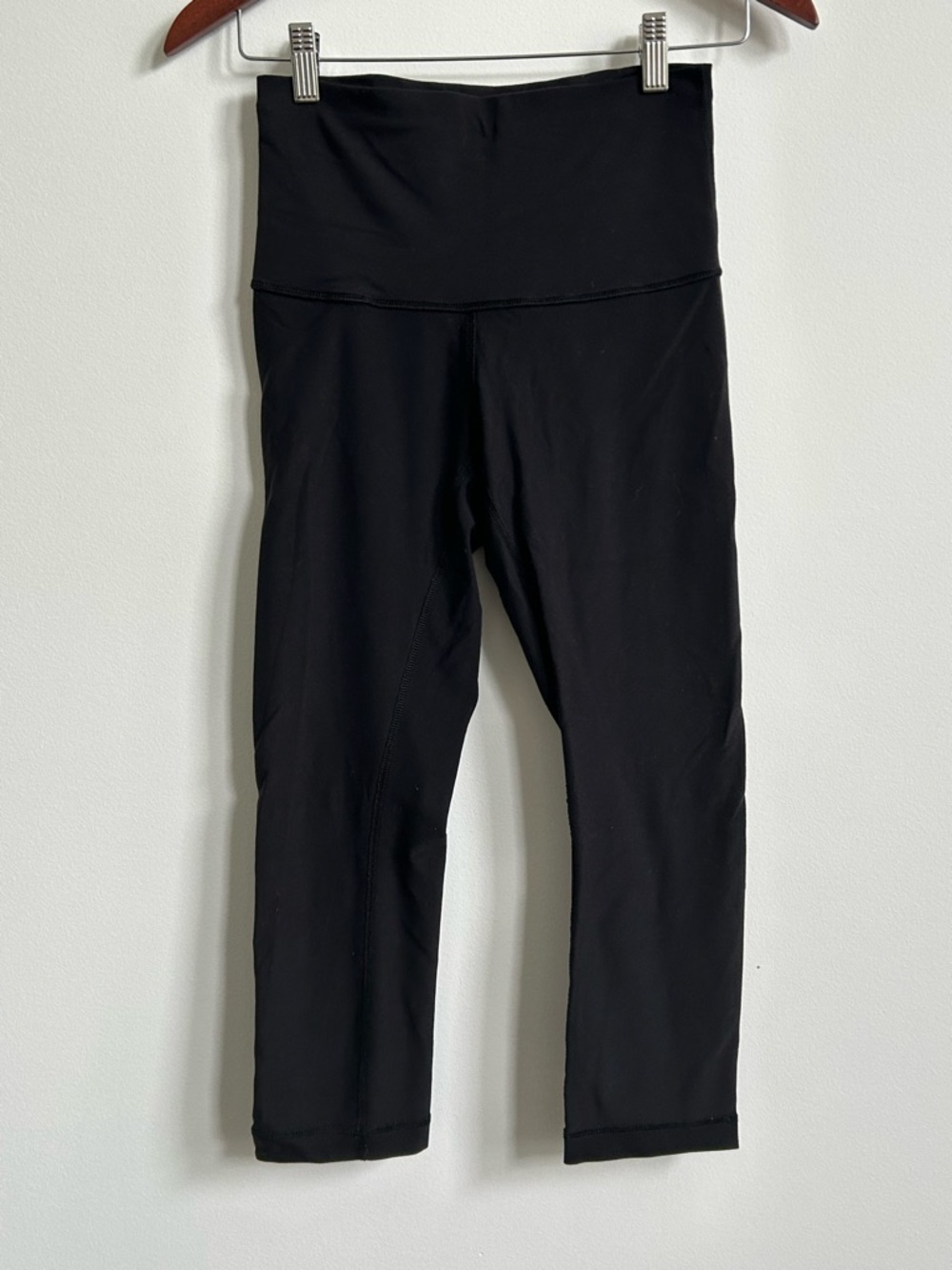 Lululemon Black Reversible Cropped Leggings Size 6